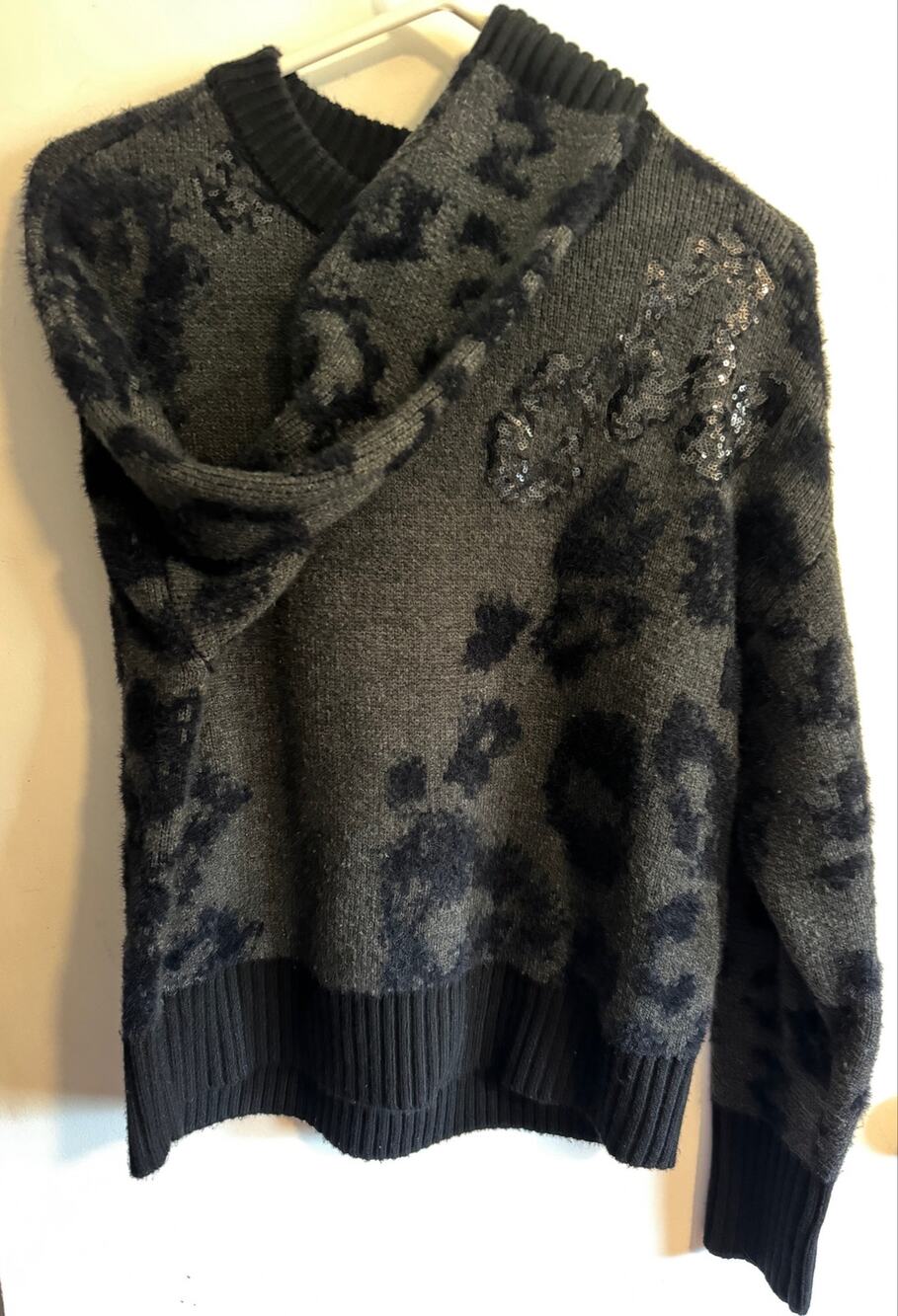 DKNY Gray Black Leopard Print Sequin Sweater XS Fuzzy Knit Crewneck Pullover